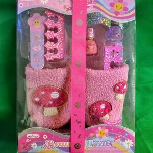 Beauty Treats Set - Nail Polish & Slipper Set